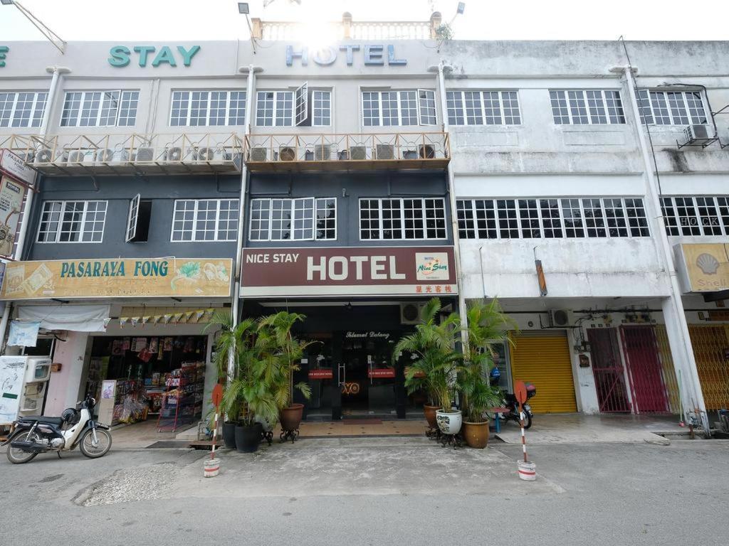 Nice Stay Hotel Рауб Екстериор снимка